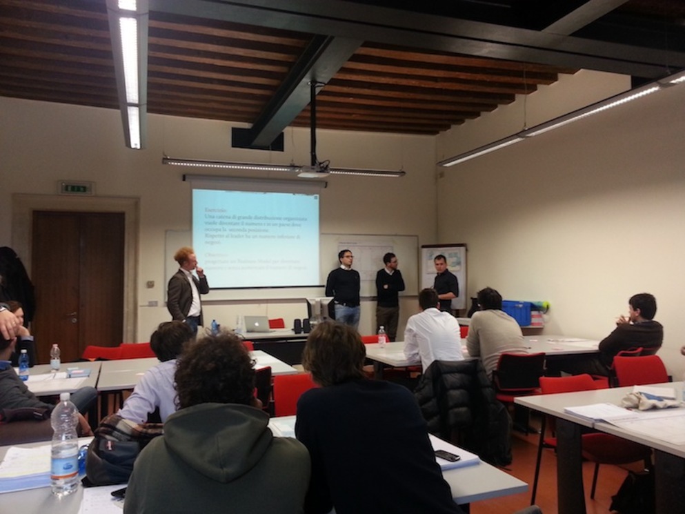 Gli allievi del corso espongono il Modello di Business creato durante l'esercitazione.