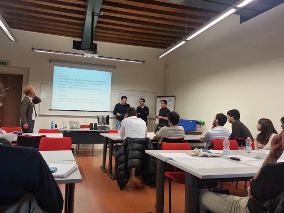 Gli allievi del corso espongono il Modello di Business creato durante l'esercitazione.
