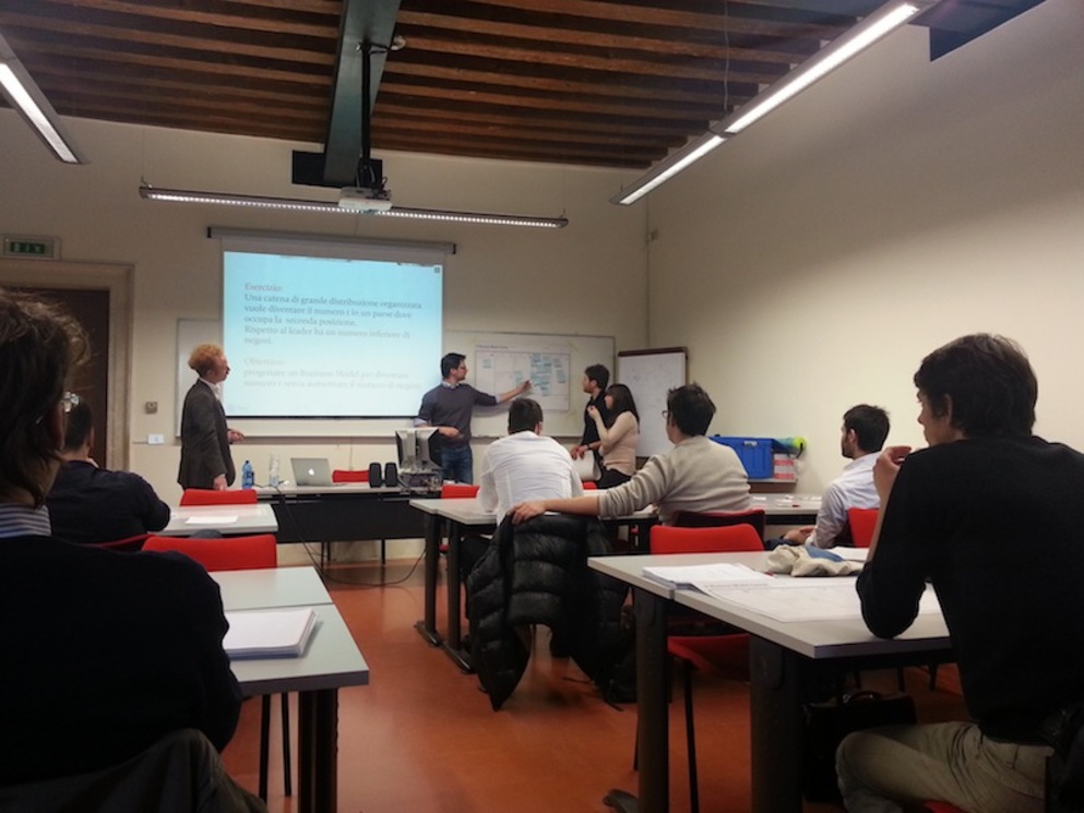 Gli allievi del corso espongono il Modello di Business creato durante l'esercitazione.