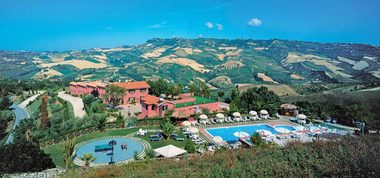 Vista sui Calanchi di San Savino nelle Marche, dalla terrazza del Resort 'I Calanchi' dove si Ã¨ tenuto il workshop sull'innovaizone del modello di business.